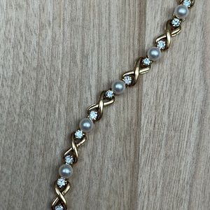 Elegant bracelet stamped LR.